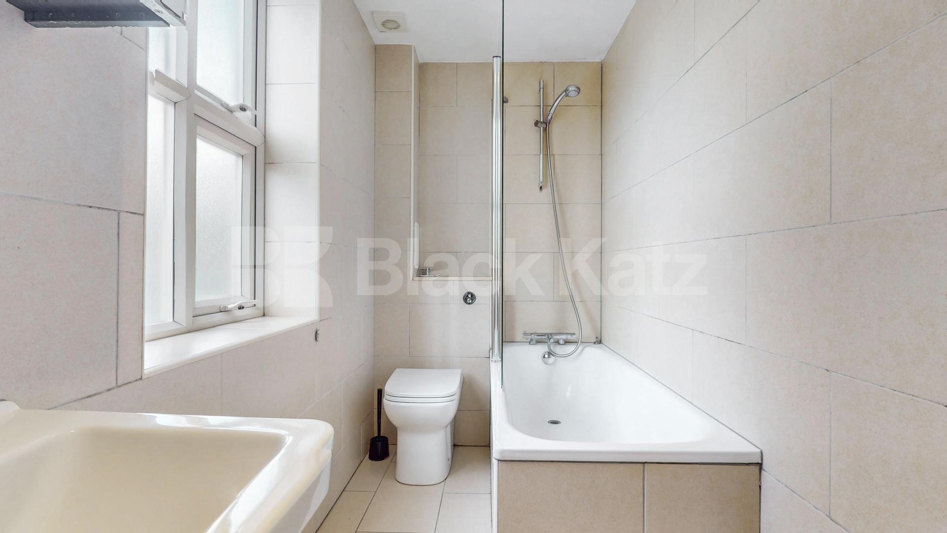 Refurbished Refurbished Two Bedroom Flat in Elegant Period Conversion Rochester Road, Camden